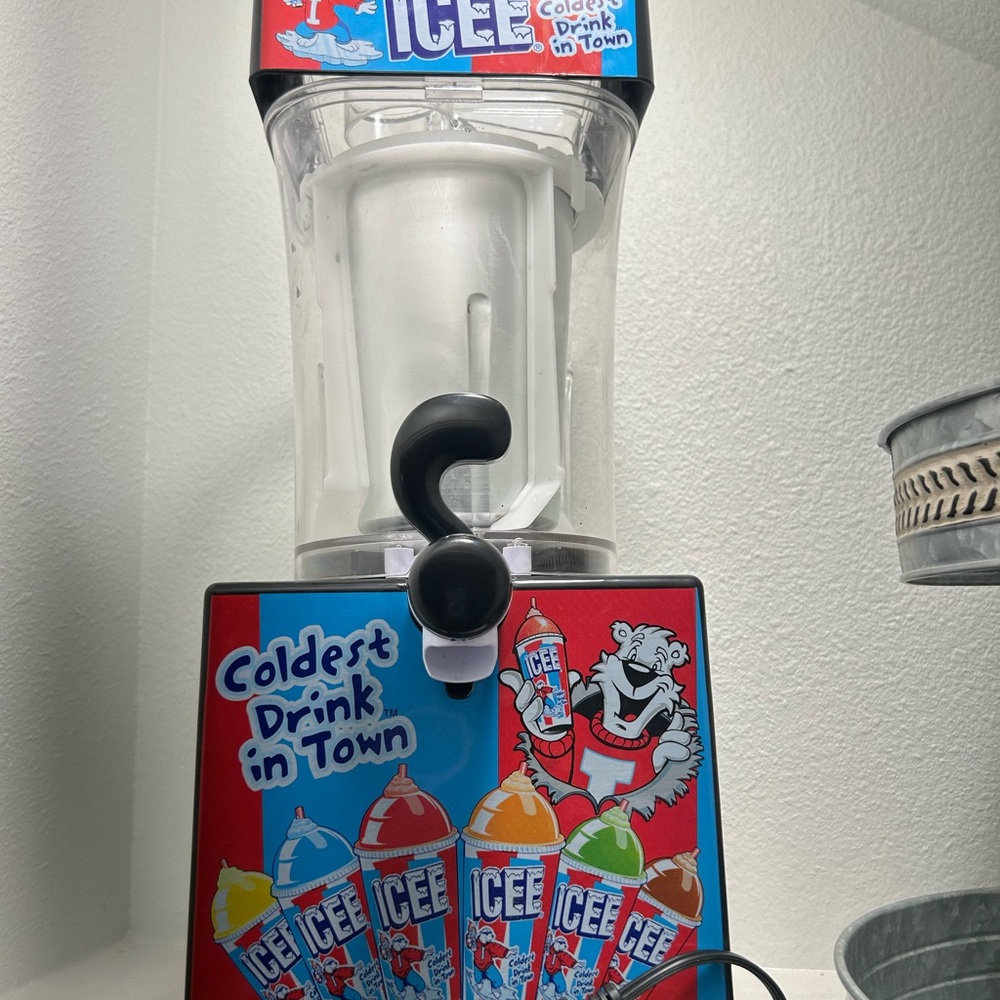Icee machine - Picture 2 of 2